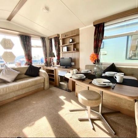 Swift Loire Hotell Jaywick Sands Exteriör bild