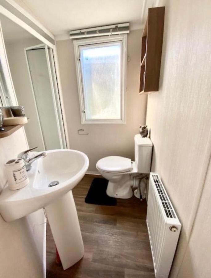 Swift Loire Hotell Jaywick Sands Exteriör bild