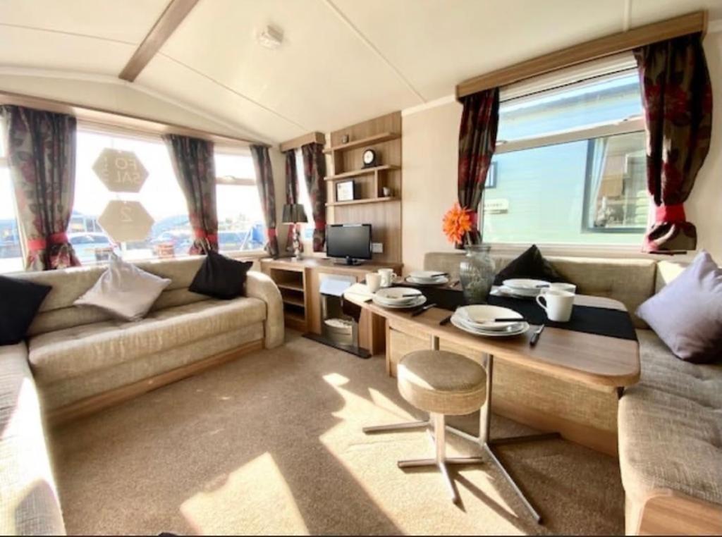 Swift Loire Hotell Jaywick Sands Exteriör bild