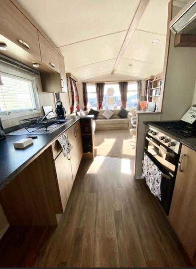 Swift Loire Hotell Jaywick Sands Exteriör bild